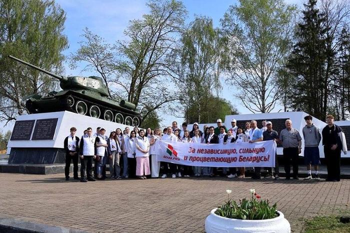 15 лет по зову сердца: молодежь «Белой Руси» прошла маршрутом памяти земли Логойской с Александром Павлюковичем