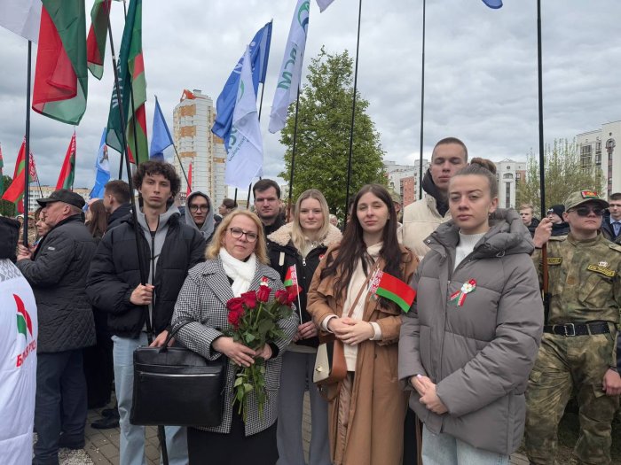 Митинг-реквием у мемориала "Память -братская могила"
