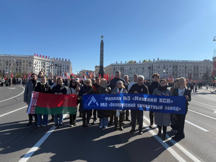 Трудовой коллектив Минского комбината силикатных изделий принял участие в возложении цветов к монументу «Победы»